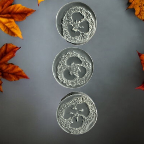 Hand Crafted Loofah Soap Charcoal eucalyptus - Picture 3 of 5